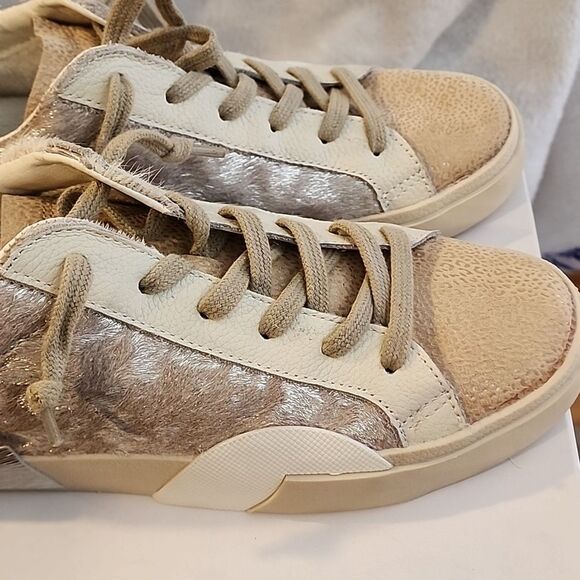Dolce Vita Dune Metallic  Calf Hair size 8.5 sneakers NIB - Picture 2 of 9